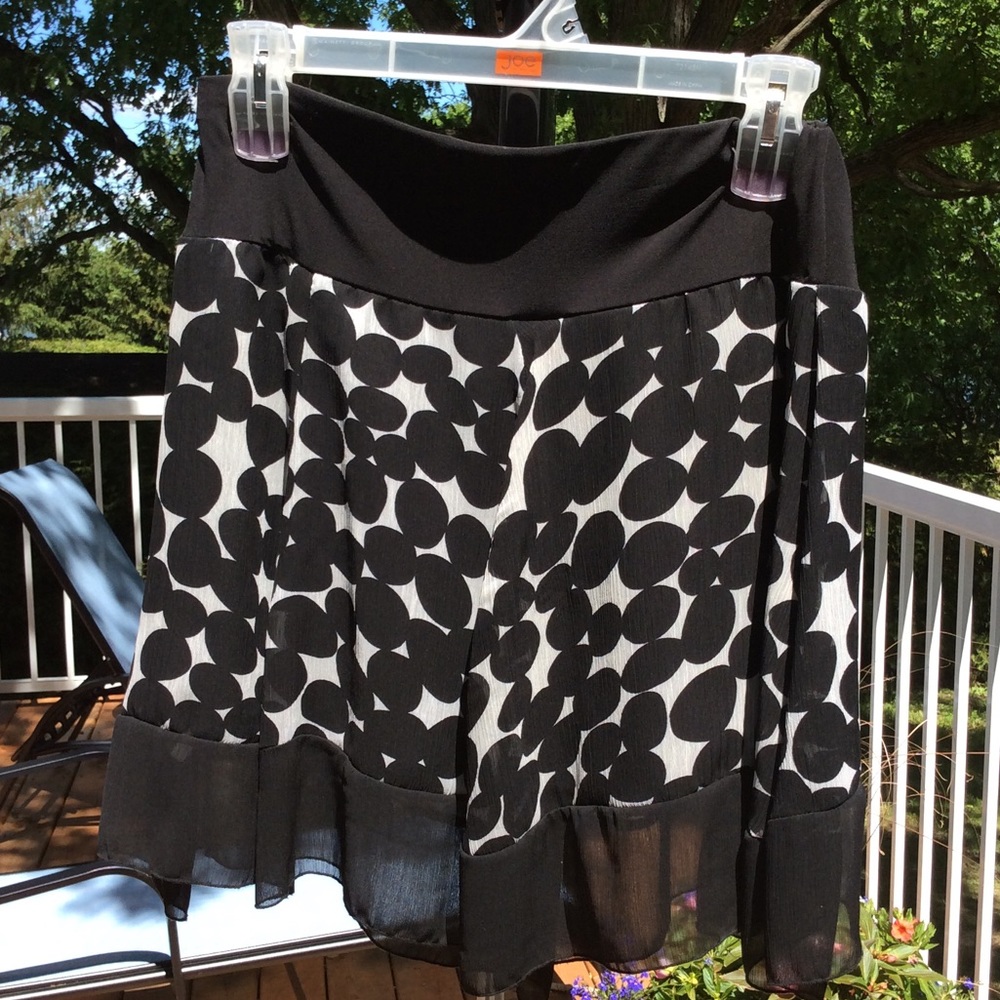 light sheer trim skirt, elastic waist sz L